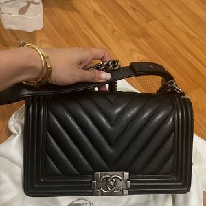 Chanel boy medium